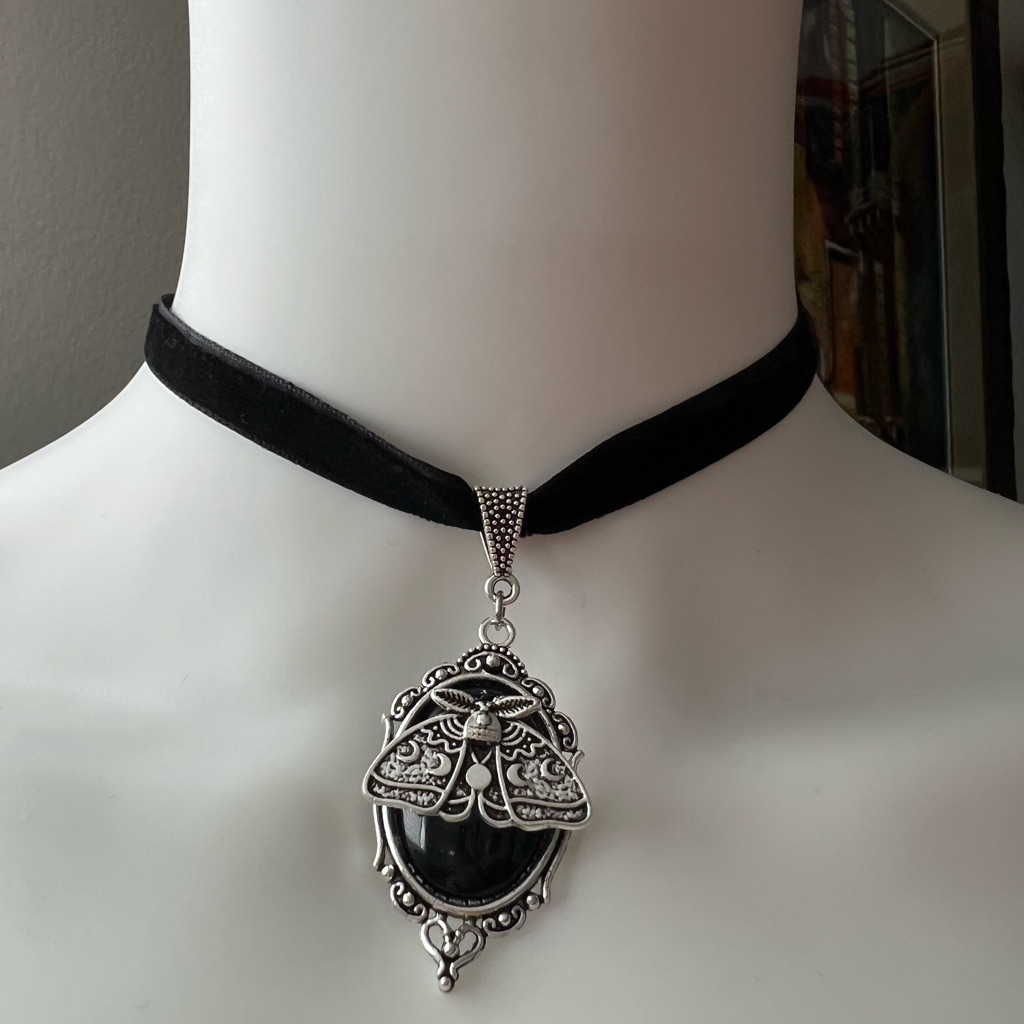 Vampire Goth Velvet Choker - Vampire Bat Goth Choker - Elegant Moth Choker 24$
